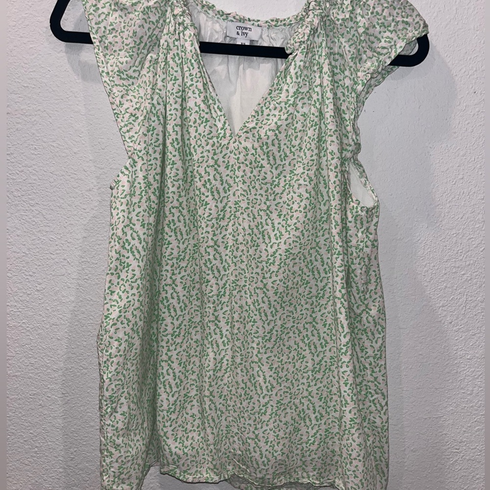 Crown & Ivy Green and White Floral Top